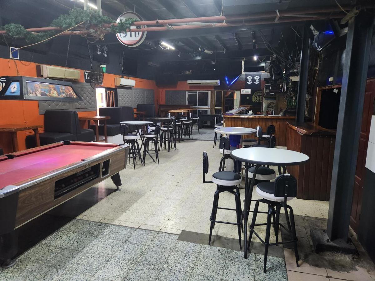 Hotel Bar Restaurant Emergency 911 Sto Lk Group 파라마리보 외부 사진
